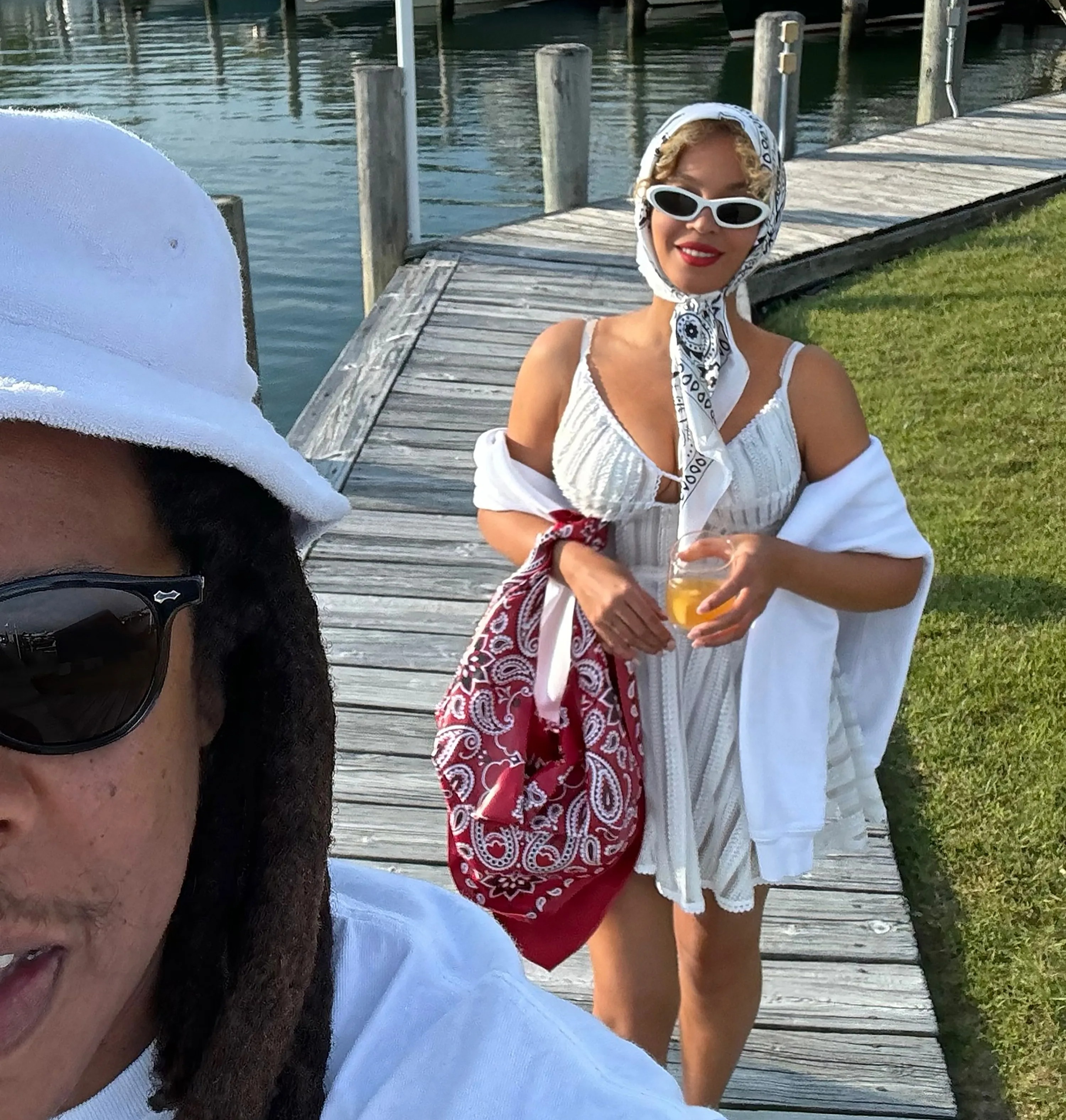 Beyoncé looked head-to-toe in white during her trip to The Hamptons with Jay Z