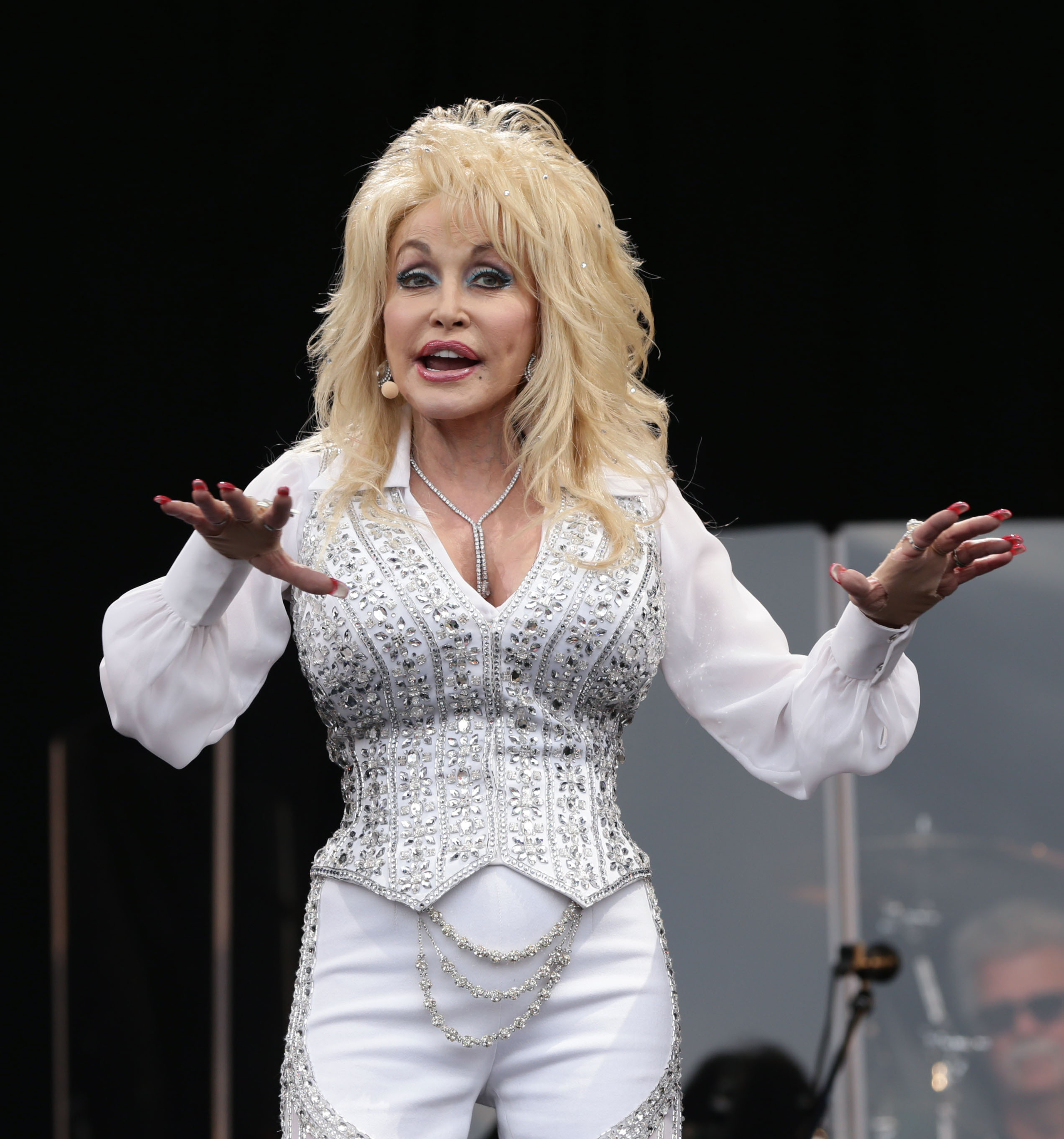 Dolly Parton could feel the tension in her back from large implants, plastic surgeon says