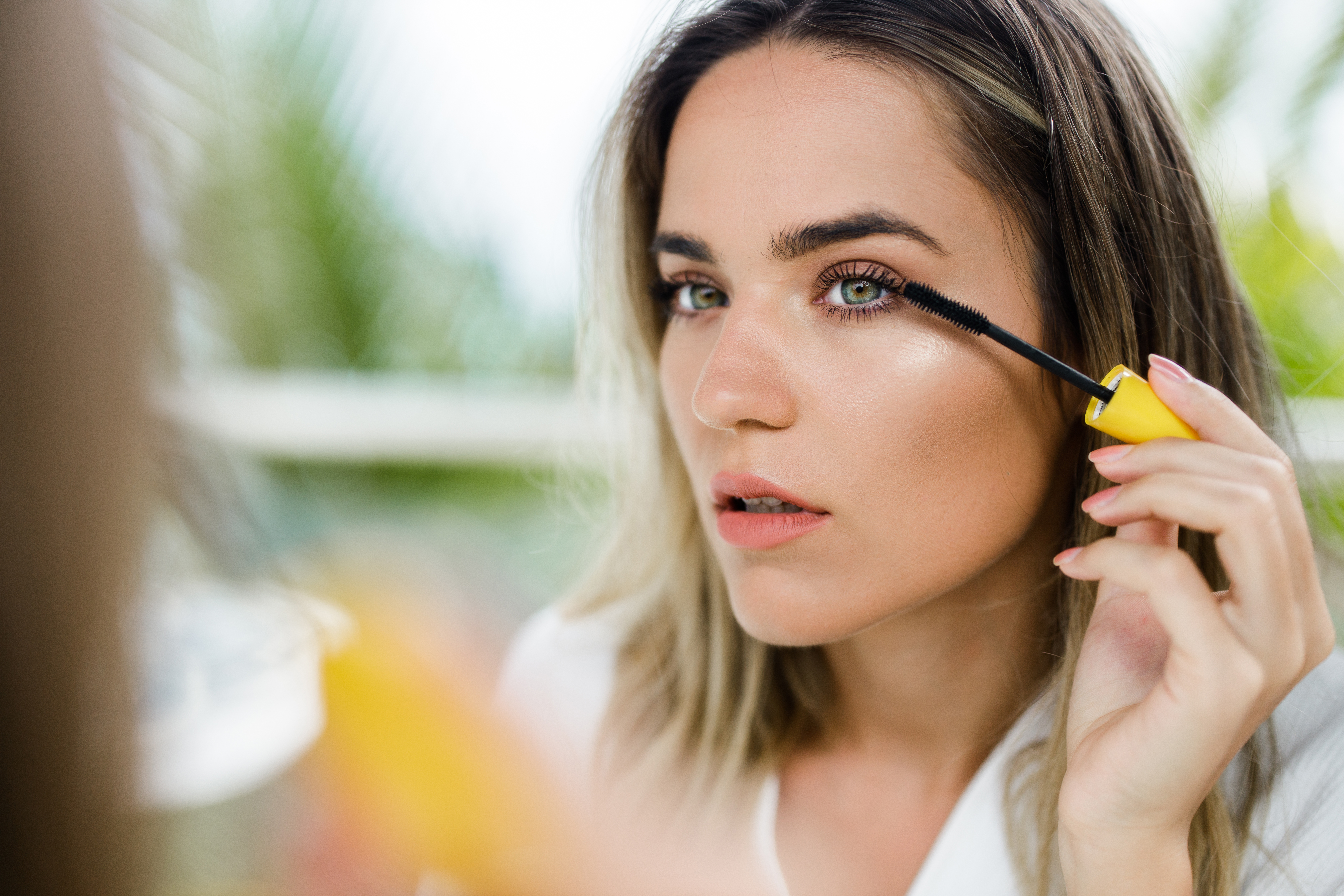 A beauty lover has shared her simple trick for applying mascara (stock image)