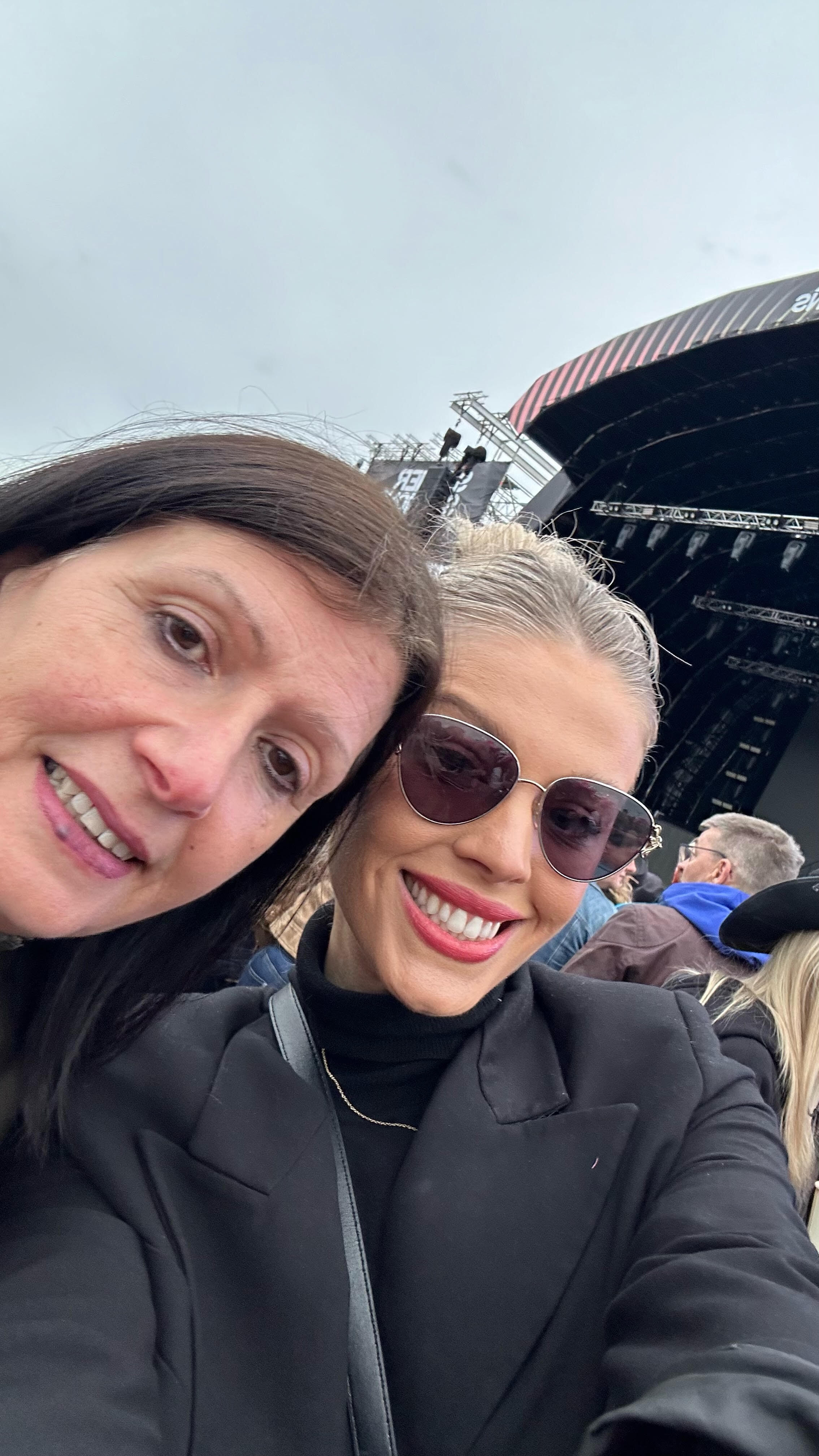 Siobhan and her mother at the performance