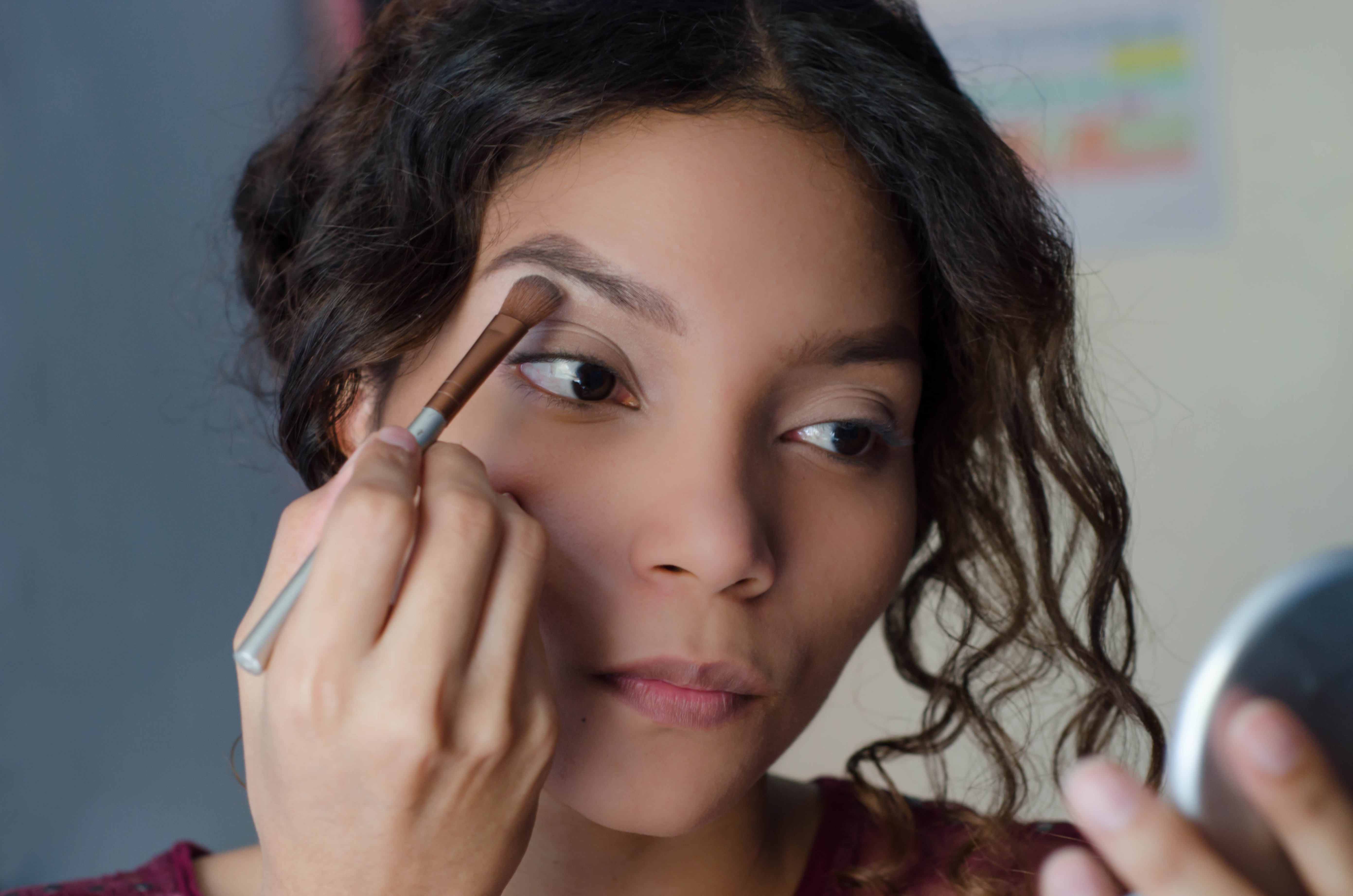 A makeup lover has shared her eye-catching trick for reducing the appearance of droopy eyes (stock image)