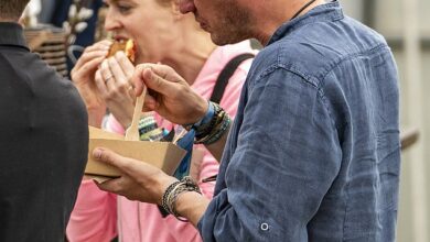 Princess Beatrice and Edoardo Mapelli Mozzi enjoy lunch at Worthy Farm on the last day of the Glastonbury Festival