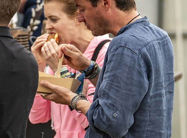 Princess Beatrice and Edoardo Mapelli Mozzi enjoy lunch at Worthy Farm on the last day of the Glastonbury Festival