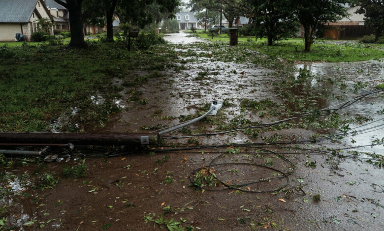 Texas utility considers mobile generators as Beryl leaves millions without power