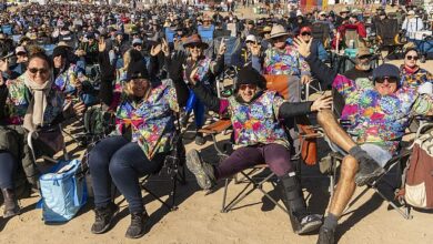 Big Red Bash: Feestvierders trekken naar Birdsville voor Australisch outbackmuziekfestival