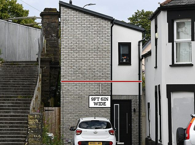 We live in one of the narrowest houses in Britain… and we love it! Suppose a house that is NINE FOOT wide is so narrow that motorists can’t find it – but a £200,000 house has a special feature