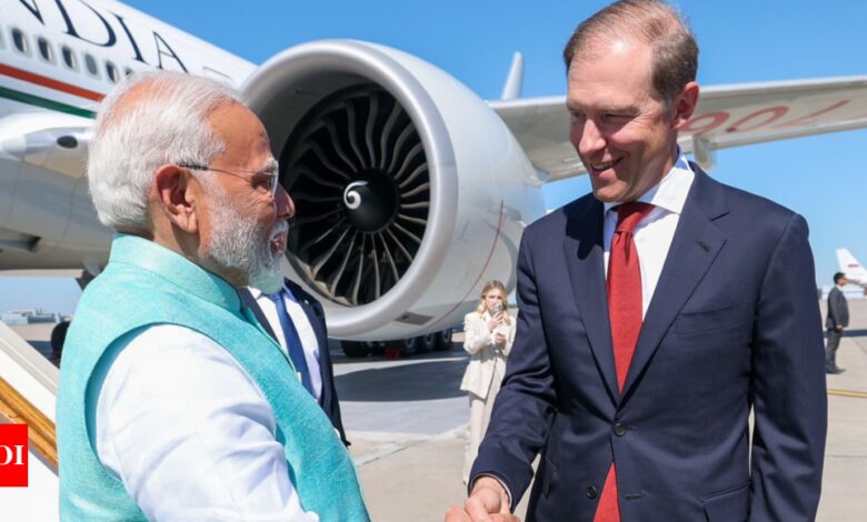 At grand reception for PM Modi at Moscow airport, Russia sends signal to China | India News – Times of India