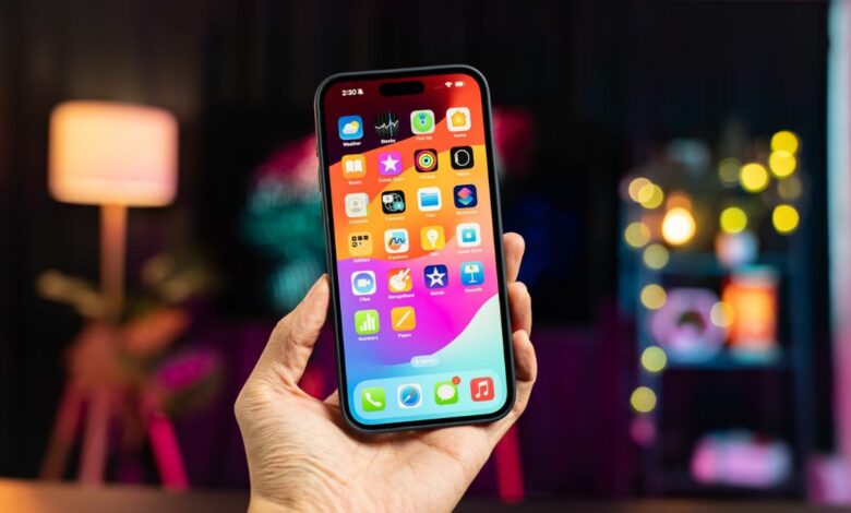 How to Hide App and Widget Names on Your Home Screen in iOS 18