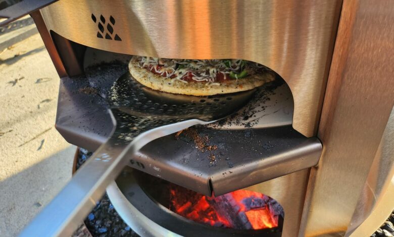 I will never cook pizza indoors again thanks to my fire pit