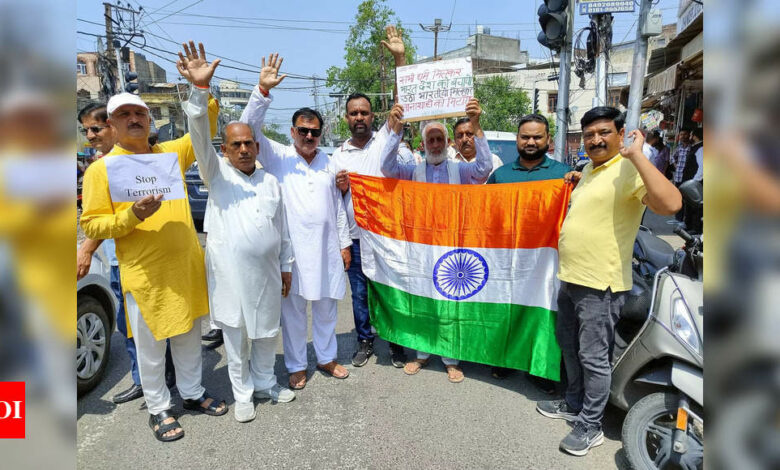 Kashmiri Pandits hold ‘black day’ protest in Jammu outside Raj Bhavan | India News – Times of India