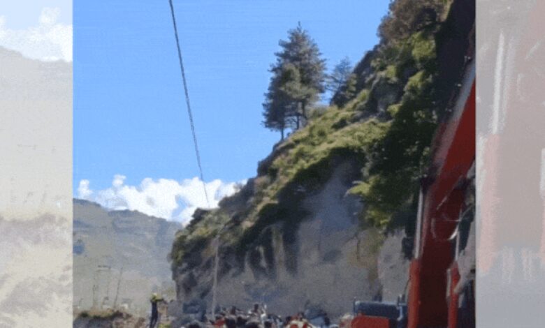 Monsoon chaos: Landslide blocks Chamoli’s Badrinath national highway, commuters run in panic. Watch | India News – Times of India