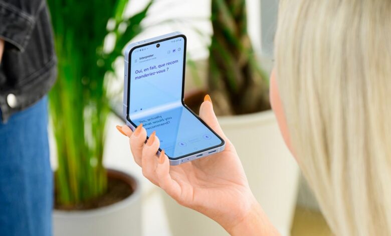 Samsung Galaxy Z Flip 6’s coolest AI feature is this dual-screen live translation trick