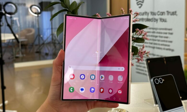 Samsung Galaxy Z Fold 6 hands-on: a step towards normalizing foldable devices