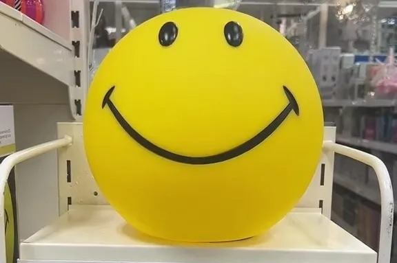 Shoppers are rushing to The Range for a dupe of the Urban Outfitters smiley lamp for just £20