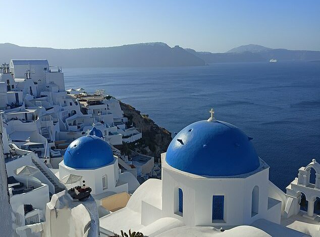 How to have Santorini all to yourself and enjoy beautiful, unspoiled views without thousands of tourists