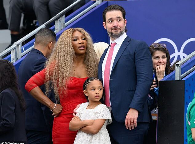 Staff at five-star Paris hotel admit they failed to recognise Serena Williams after she claimed the venue turned her and her children away from their rooftop restaurant