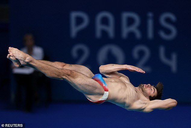 Ooh la la! The VERY popular French diver Jules Bouyer – and his super tight swimming trunks – are back in action with another impressive performance (but the judges thought otherwise)