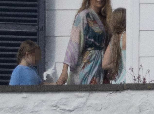 Blake Lively enjoys extravagant 37th birthday party at Taylor Swift’s Rhode Island mansion as her wedding is cancelled