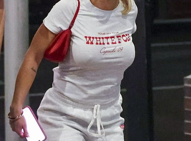 Thank you, Doctor! Fresh from surgery, Tammy Hembrow shows off WAY ​​more than she bargained for in a tight white T-shirt