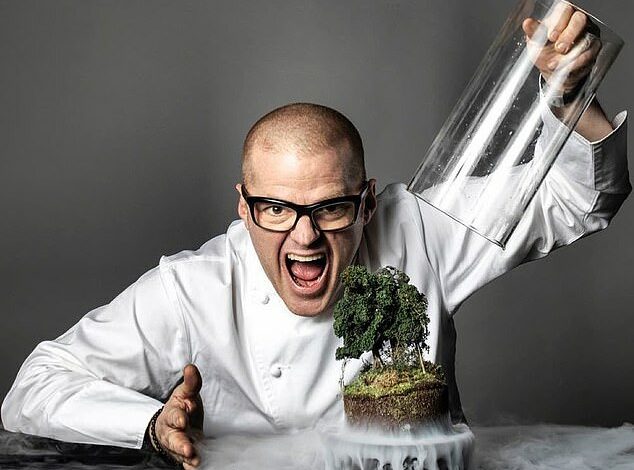 Celebrity chef Heston Blumenthal reveals the first disturbing signs of the psychotic mania that landed him in the hospital for 3 weeks