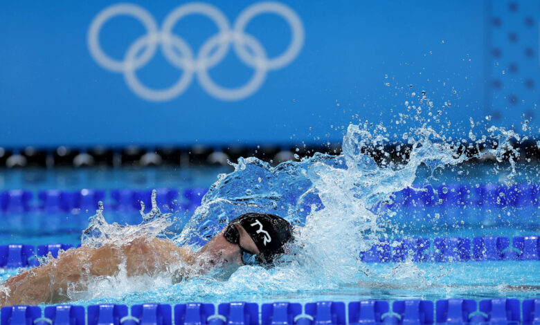 Bobby Finke sets world record, wins gold in 1500m freestyle