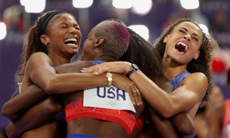 US women, led by McLaughlin-Levrone and Thomas, win 4×400 meter relay