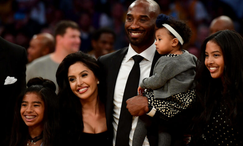 Lakers unveil statue honoring Kobe Bryant and daughter Gianna