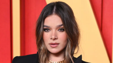 Hailee Steinfeld Says Her  Mascara Makes It Look Like She ‘Applied Lashes’