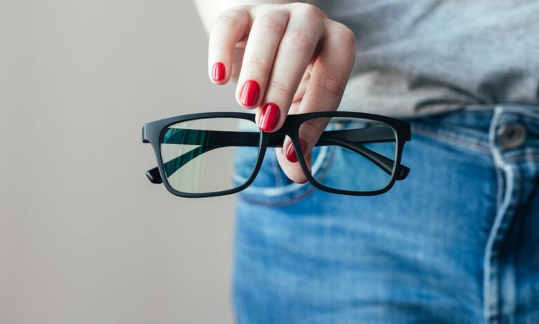 How to Get Affordable Eye Exams, Glasses, and Contact Lenses Without Insurance