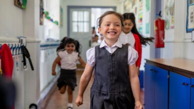 I am an expert in washing clothes, my tips ensure that children’s uniforms remain wrinkle-free throughout the school year