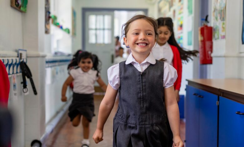 I am an expert in washing clothes, my tips ensure that children’s uniforms remain wrinkle-free throughout the school year