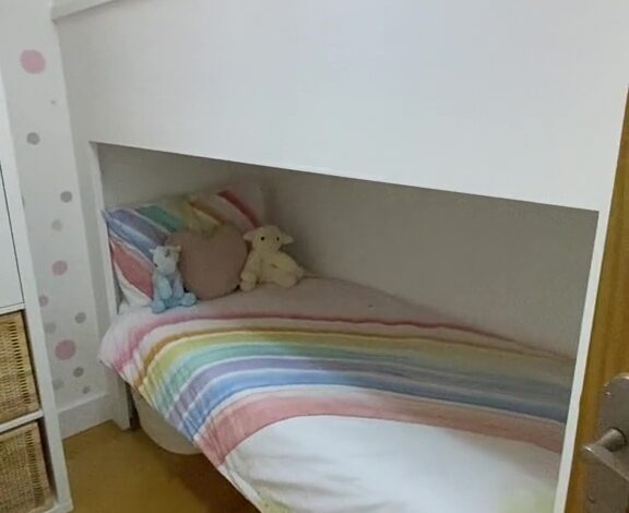 Mom shows how she divides girls’ rooms in half, but trolls aren’t impressed