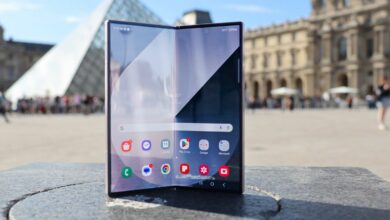 We may be looking at the long-rumored Samsung tri-fold for the first time