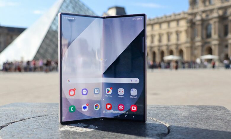 We may be looking at the long-rumored Samsung tri-fold for the first time