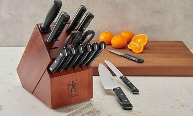 You are using your knife block incorrectly