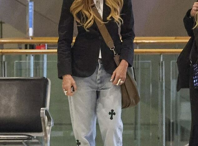 Elle Macpherson keeps her head down during low-key outing at Sydney Airport as she’s seen for the first time since controversial cancer claims