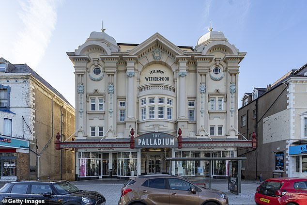 Inside the ‘best ever’ Wetherspoons so impressive fans describe it as a ‘work of art’ – and underwent a huge £1million renovation last year