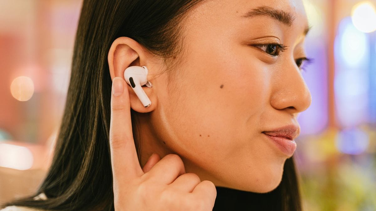 Apple receives FDA clearance to enable AirPods Pro 2 hearing aid feature