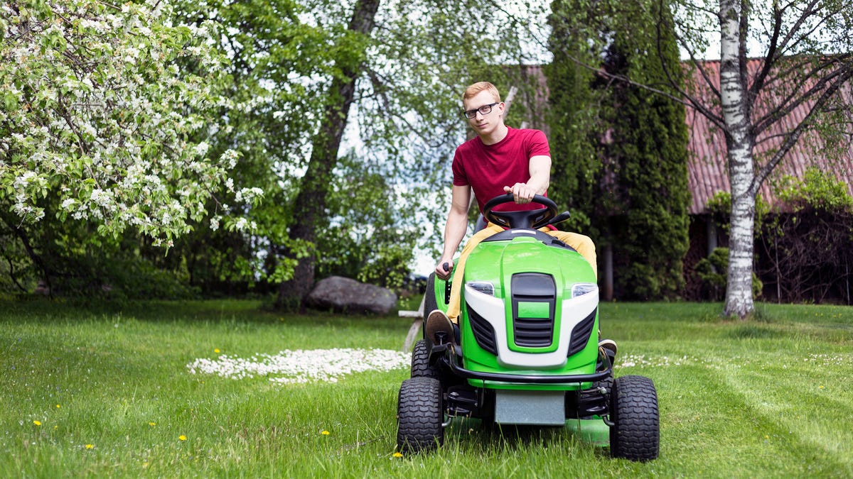 Best Riding Mowers for 2024