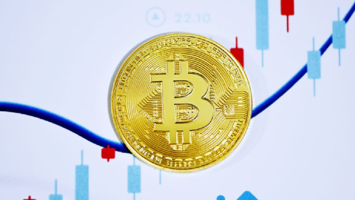 Bitcoin is trading above ,000 despite small losses