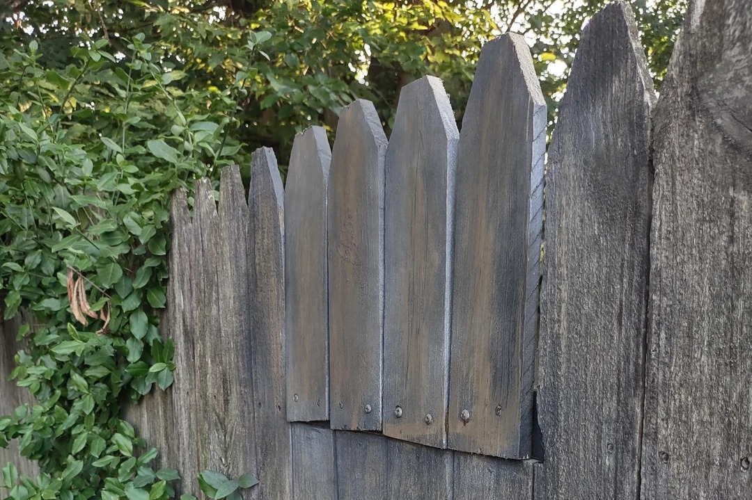 I hate my neighbor’s broken fence so I roughly fixed it for FREE