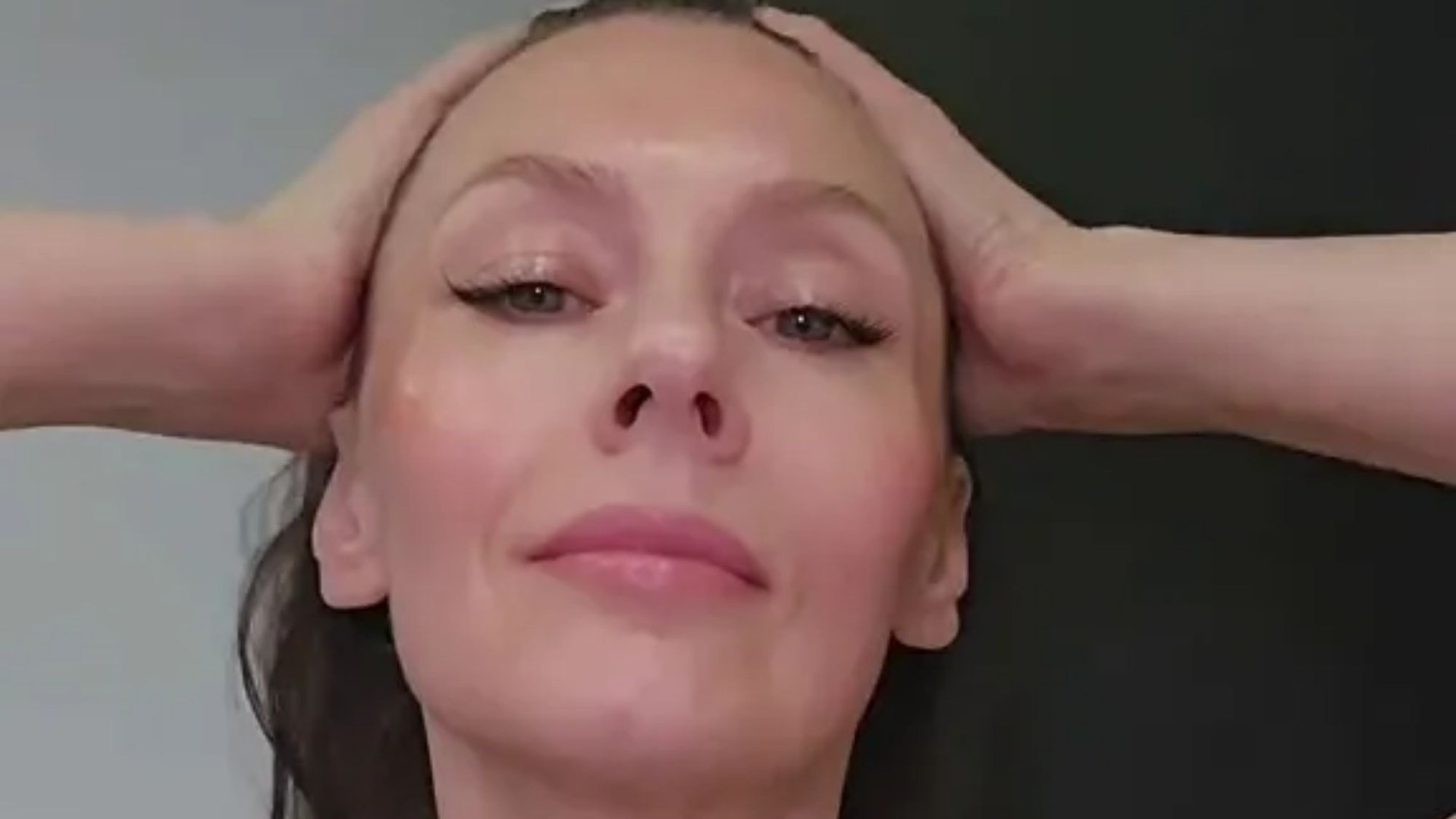 I’m 48 and have no wrinkles or Botox. My 30-second hack will give you a natural facelift