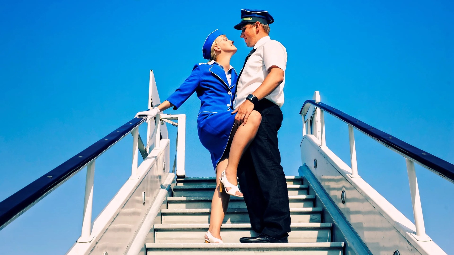 I’m a flight attendant – four-person layovers and affairs are the norm for cabin crew