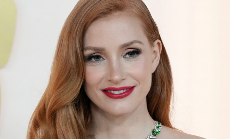 Jessica Chastain sets her makeup with an  spray after learning the pro trick