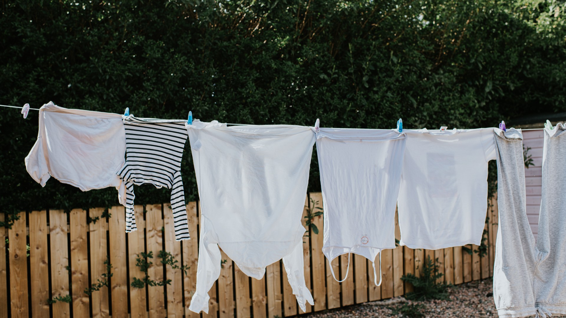 Laundry pro shares the FREE hack that allows you to dry clothes outside all year round