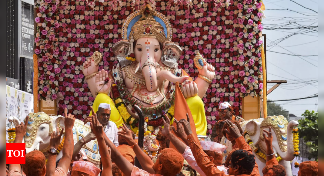 Maharashtra: 3 children crushed under tractor carrying Ganesh idol in Dhule | India News – Times of India