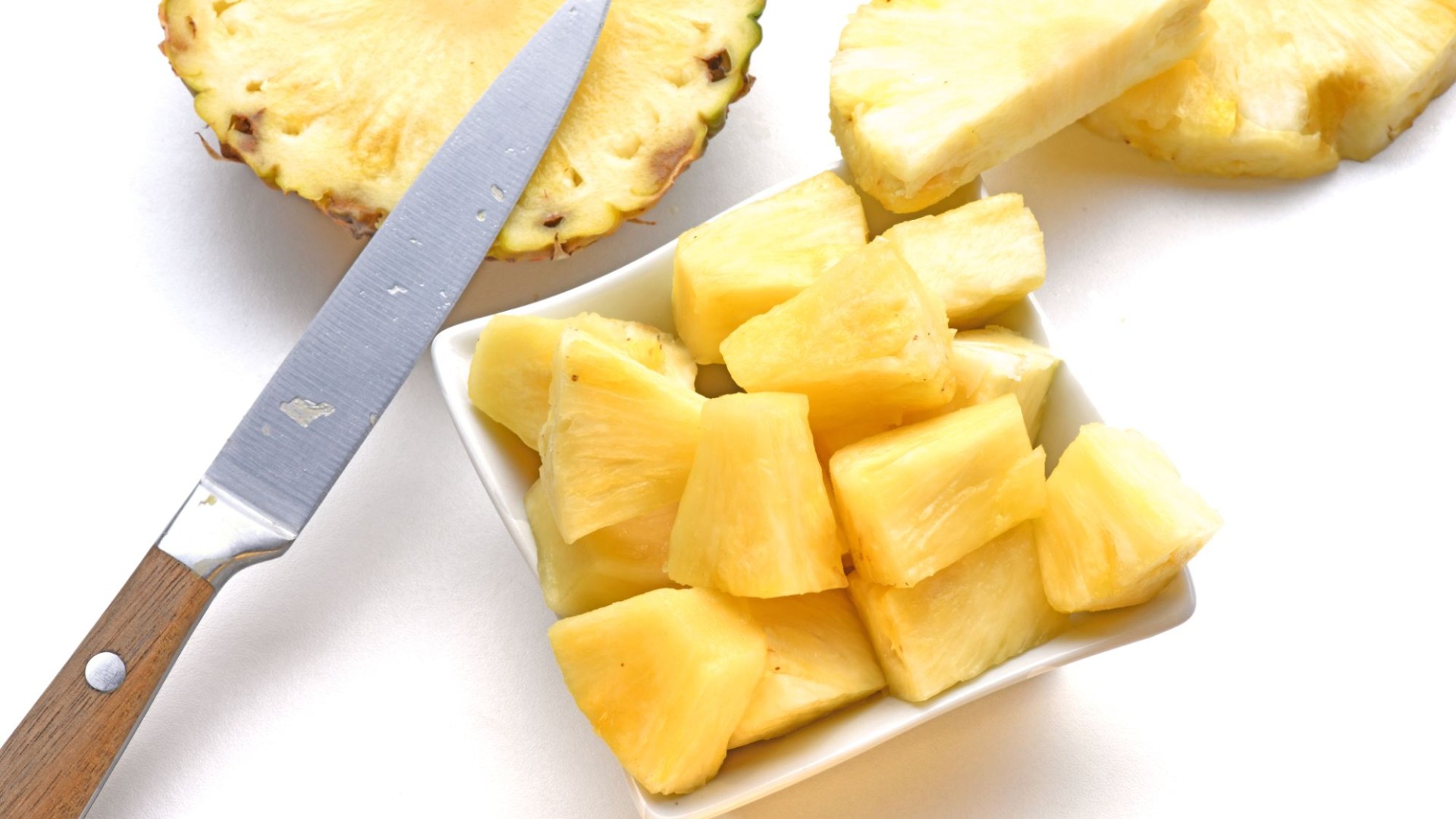 People are only now discovering why your tongue tingles after eating pineapple