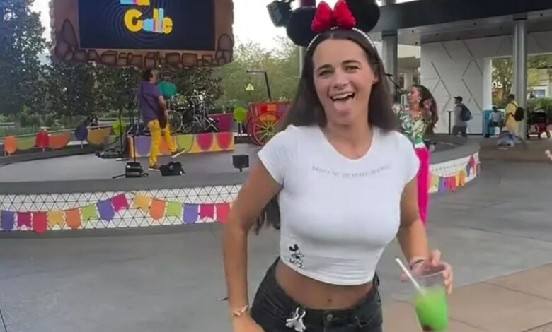 People criticize mom for going to Disney World alone, saying she’s allowed to drink