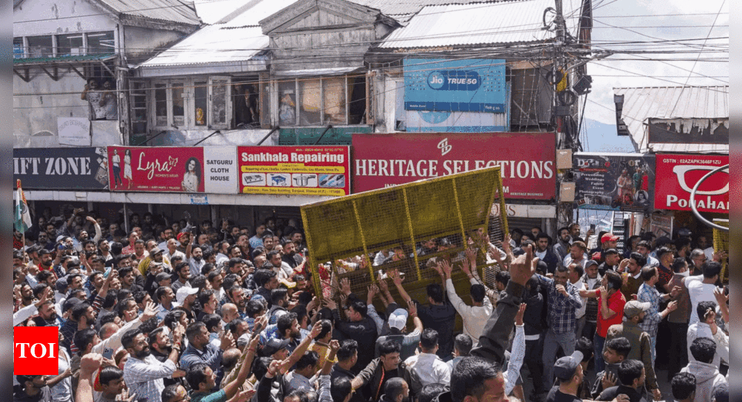 Protests by Hindu groups in Shimla continue despite demolition of mosque – Times of India