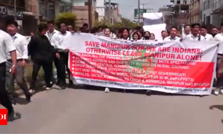 Students protest violence in Manipur, call for resignation of DGP, security advisor – Times of India